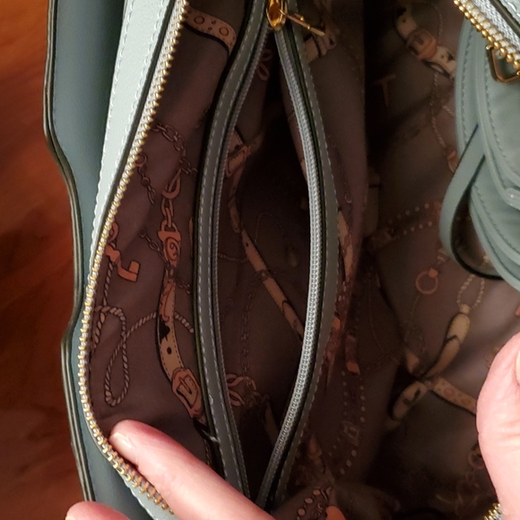 Satchel 👜 - Picture 6 of 9